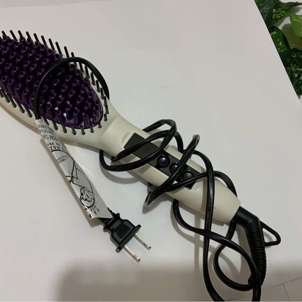 InStyler Ceramic Straightening Hot Hair Brush G2